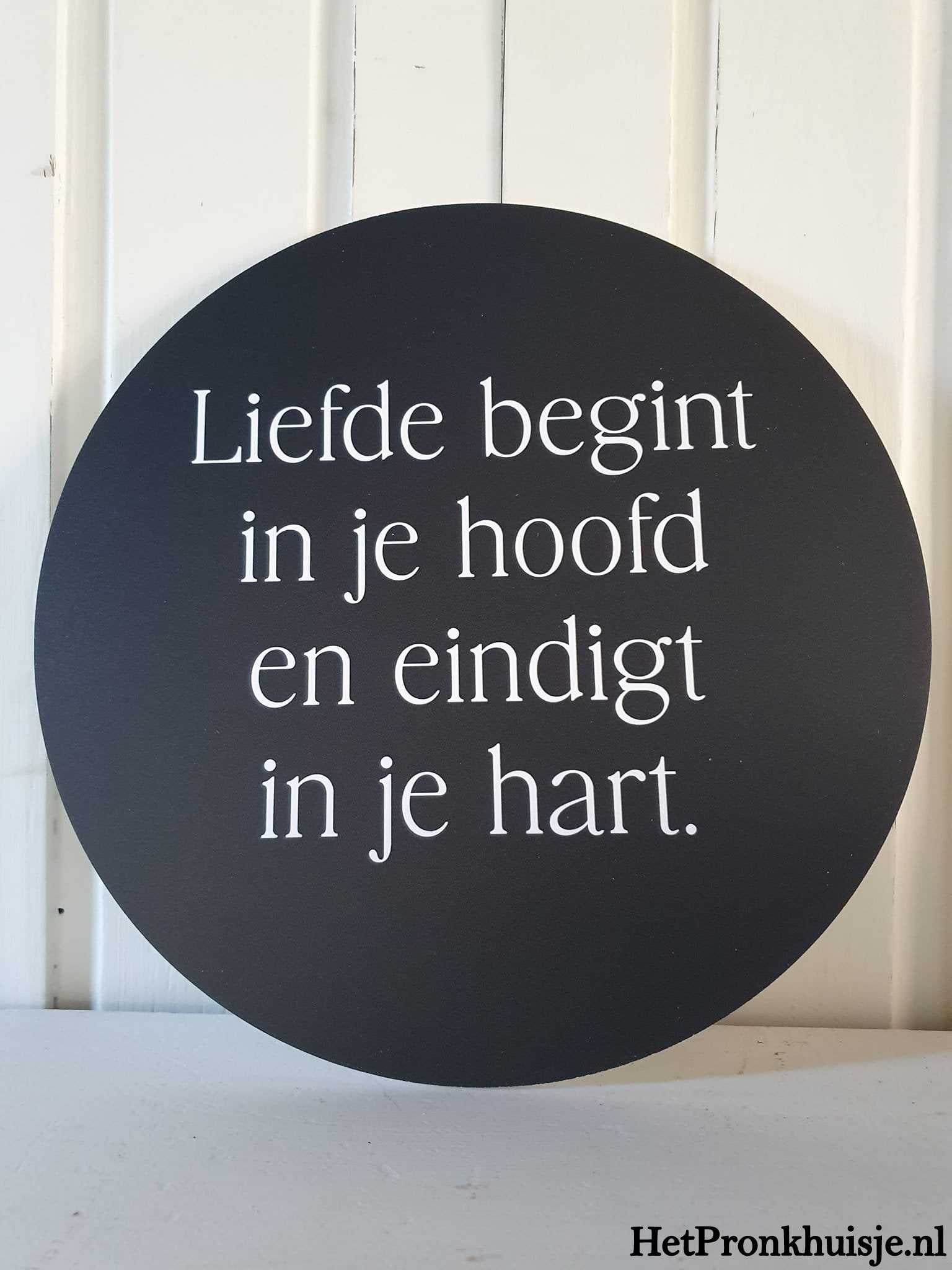 Muurcirkel. Liefde. Zwart.