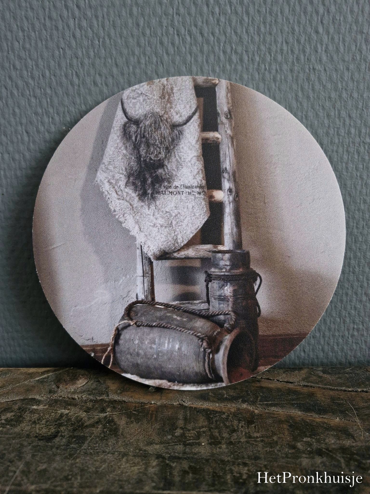 Muurcirkel. Shabby doek aan ladder
