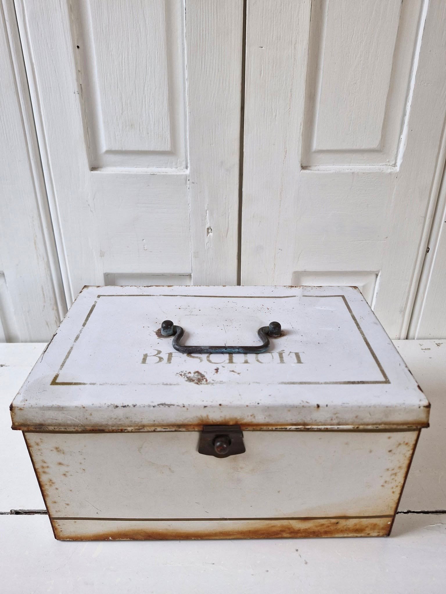 Oude beschuit trommel
