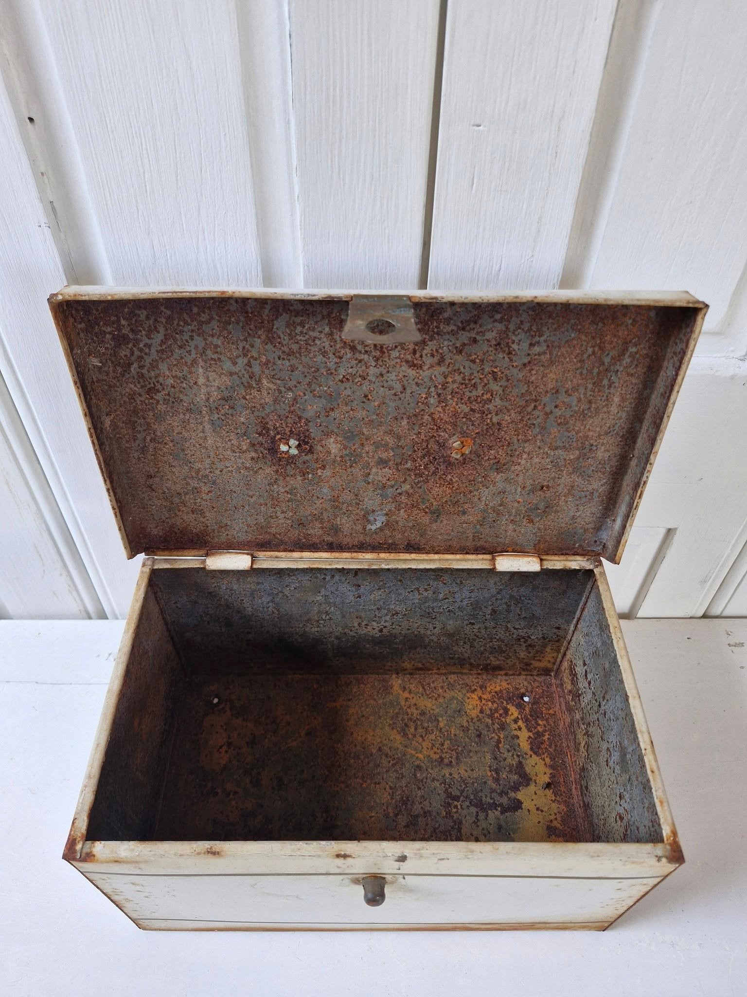 Oude beschuit trommel