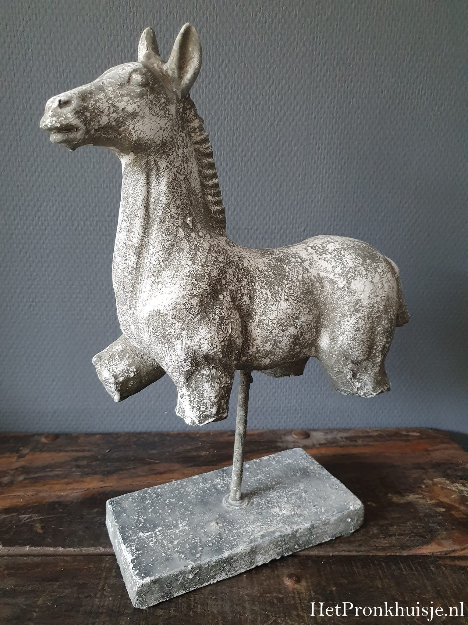 Paarden ornament op voet.