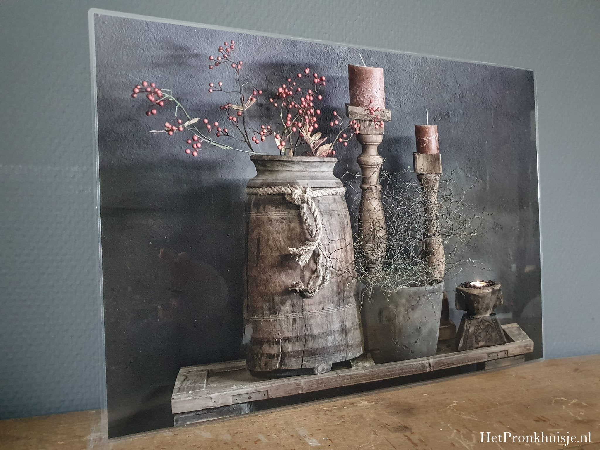 Placemat. Houten pot met takjes