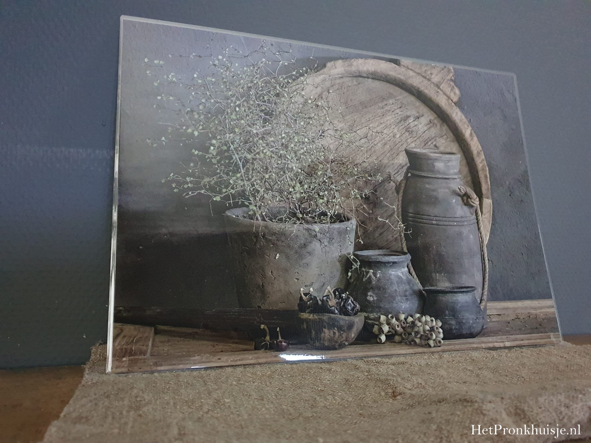 Placemat. Houten schaal met decoratie