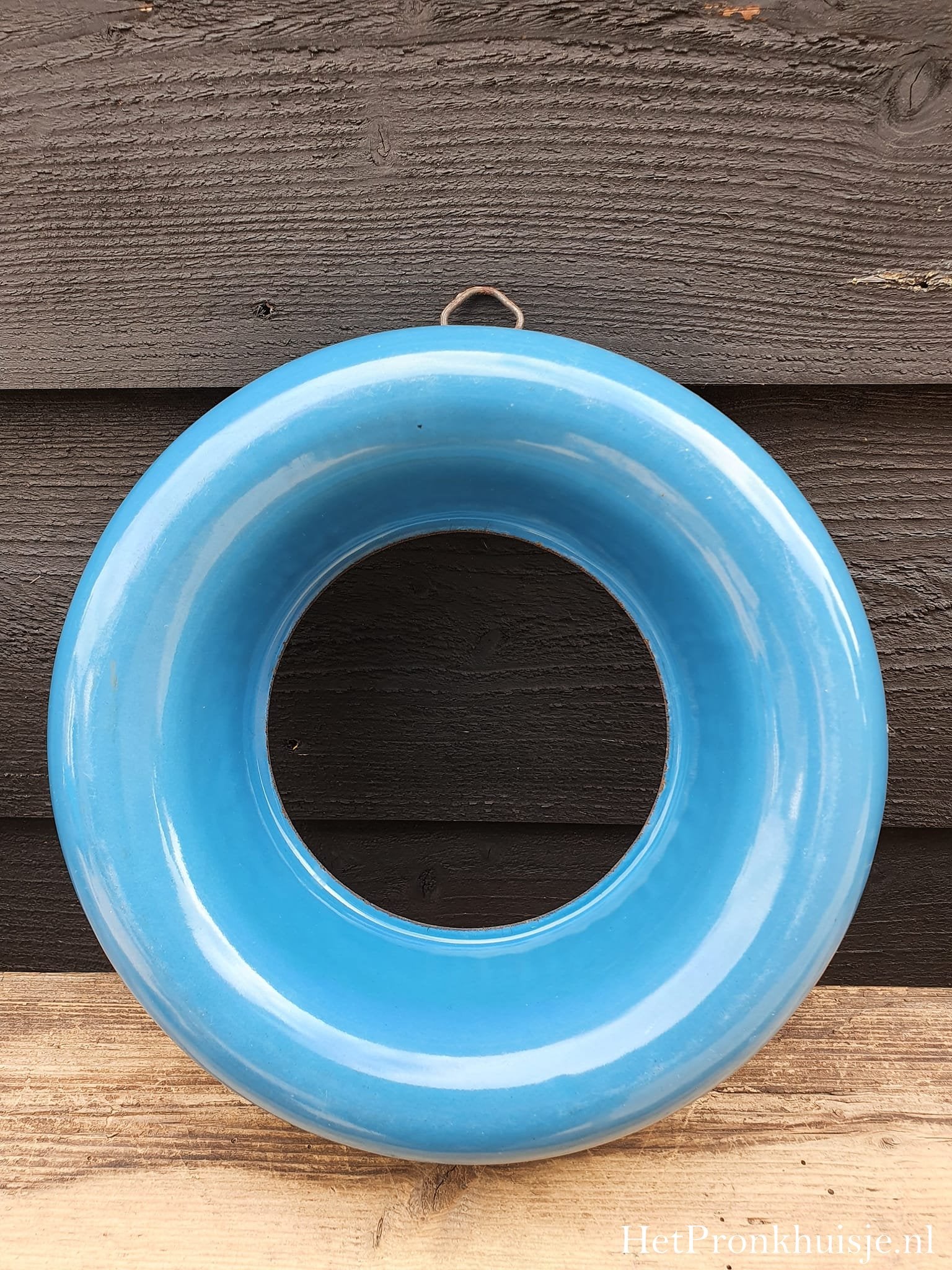 Blauw emaille rijstrand. Rijstring.