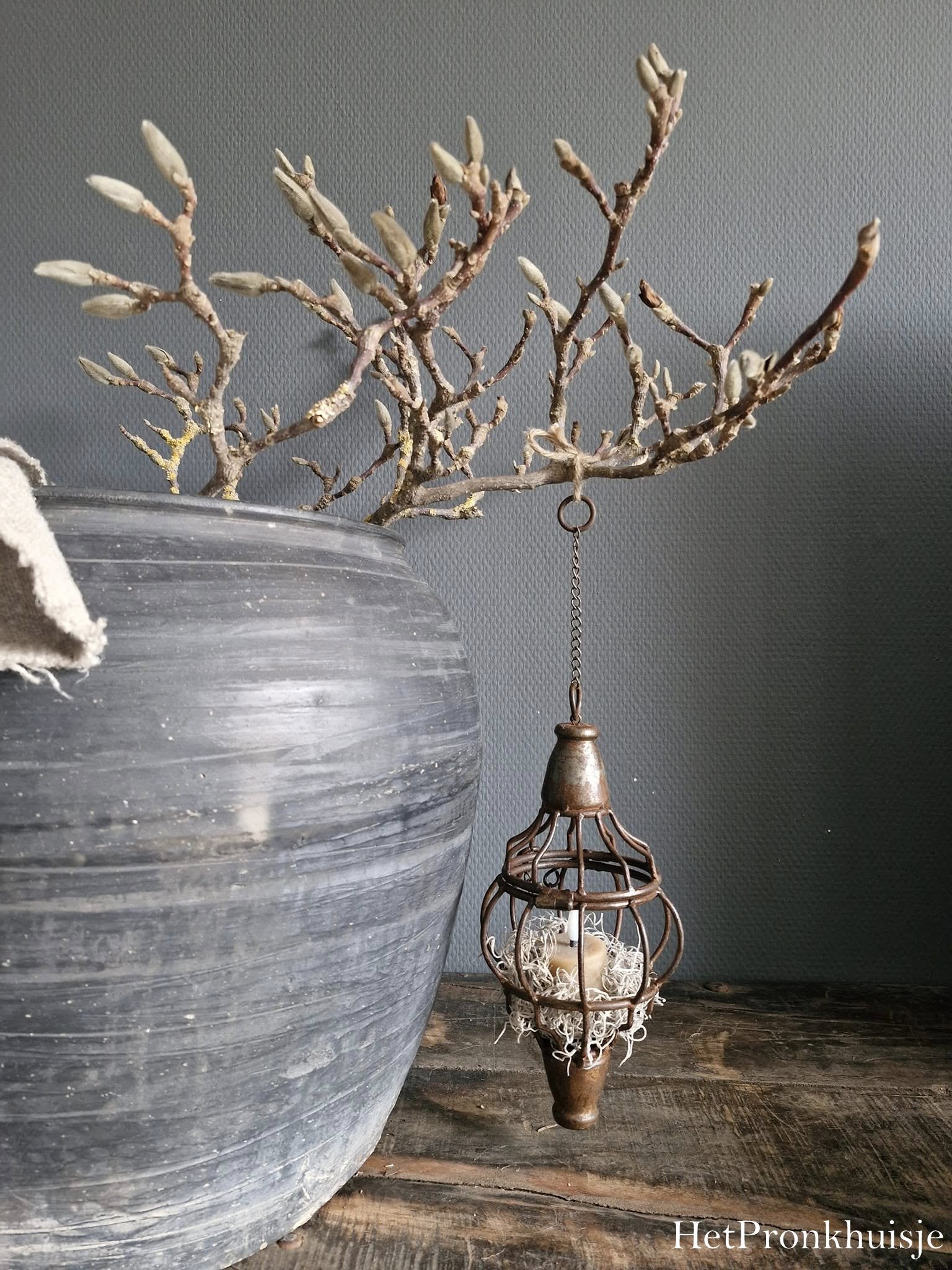 Roest metalen hanger.