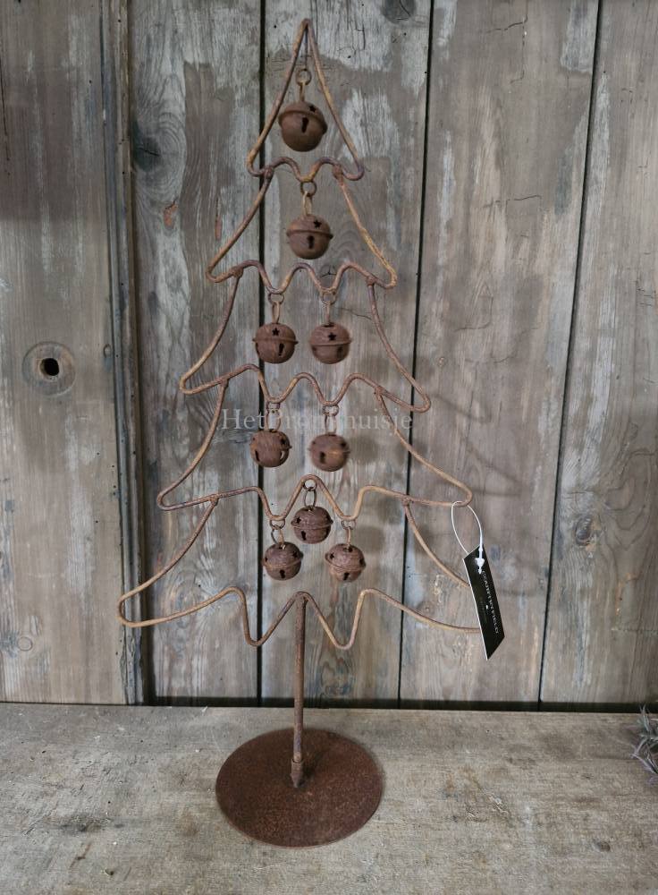 Roestige kerstboom met belletjes