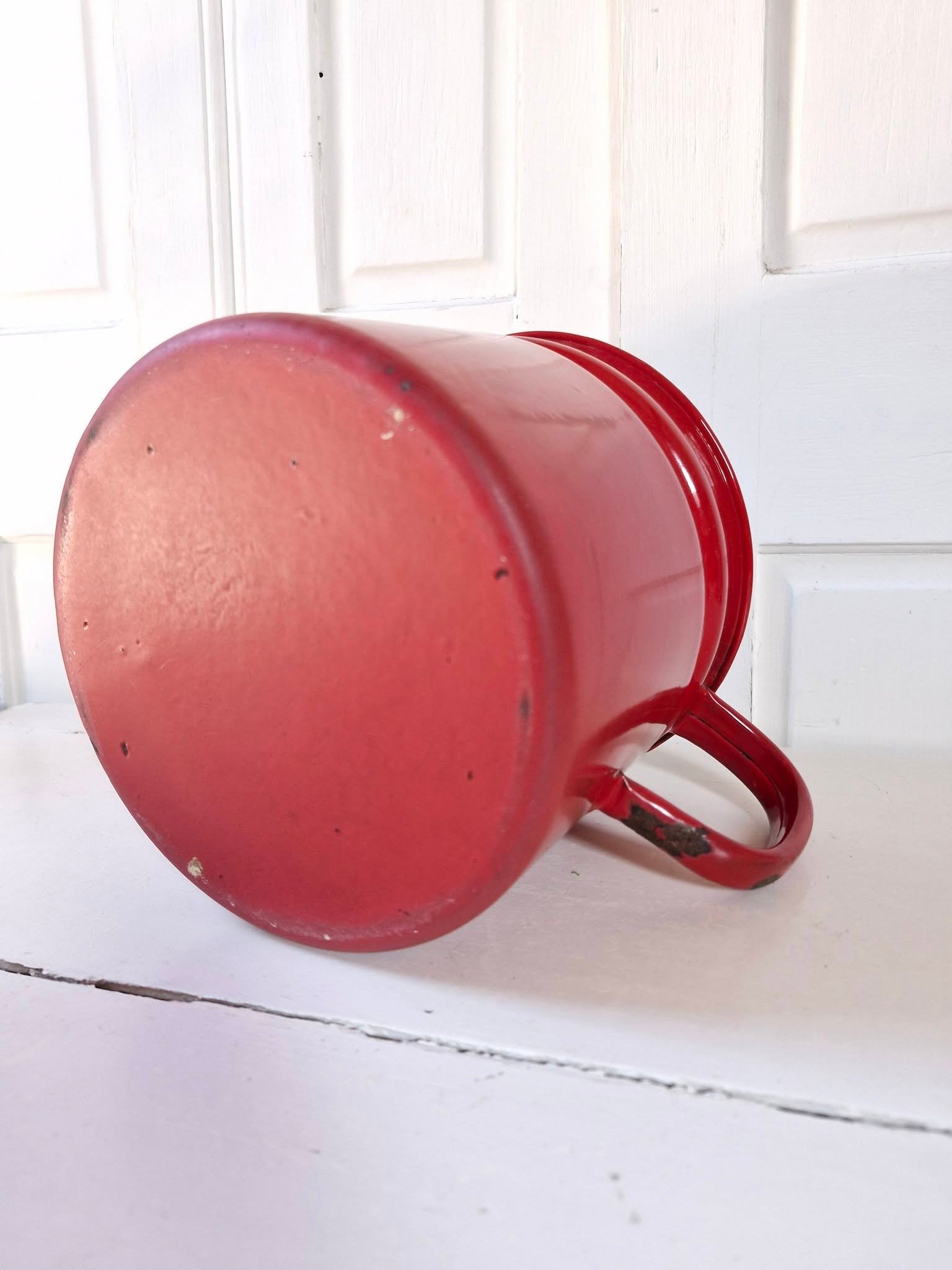 Rood emaille melkkoker