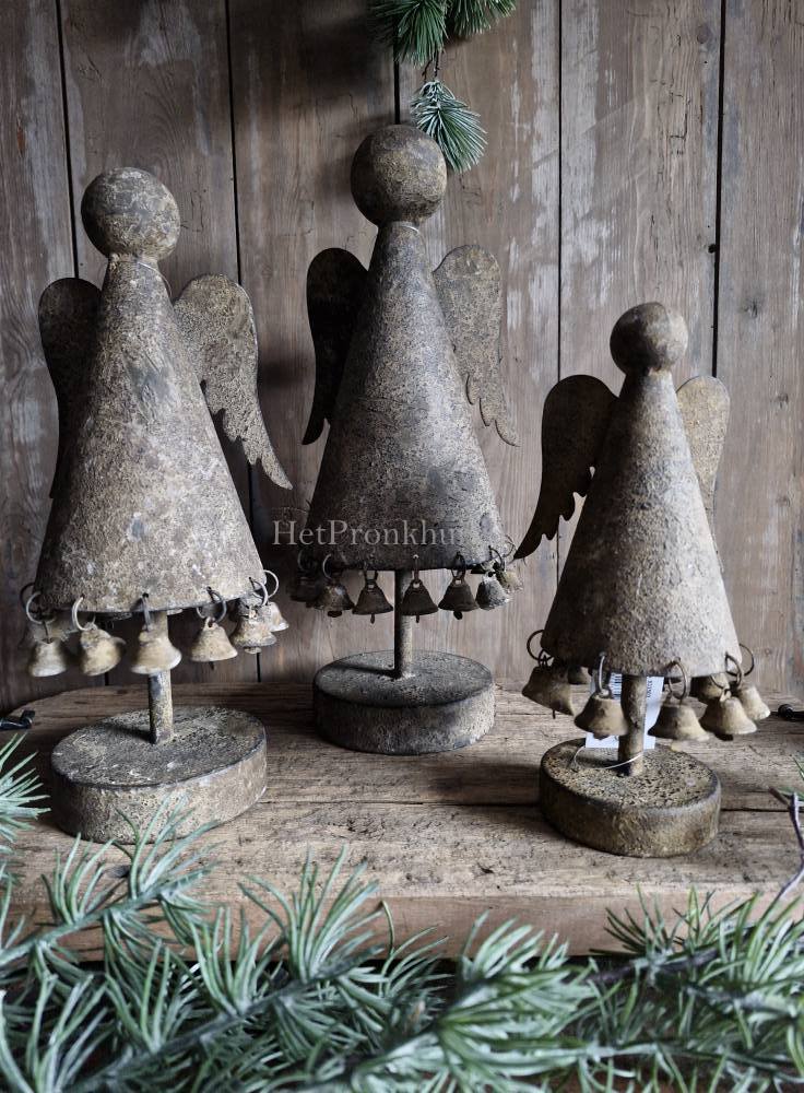 Sobere metalen engel. Roest
