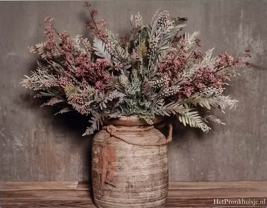 Spatscherm. Droogbloemen in Nepalese pot.