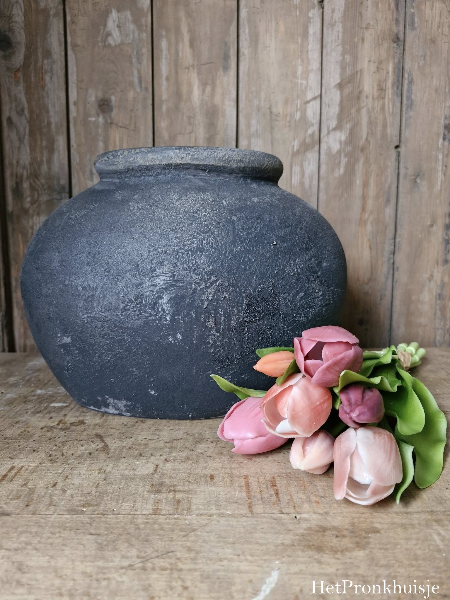 Stenen pot. Ovaal