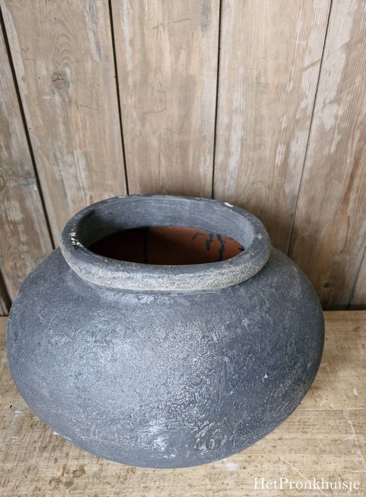 Stenen pot. Ovaal