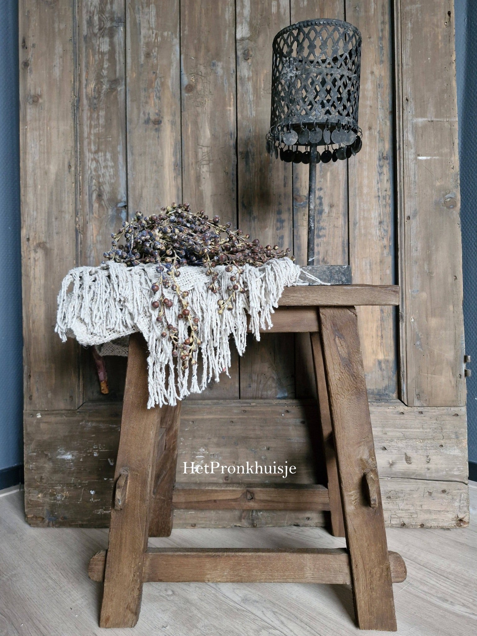 Stoere houten kruk