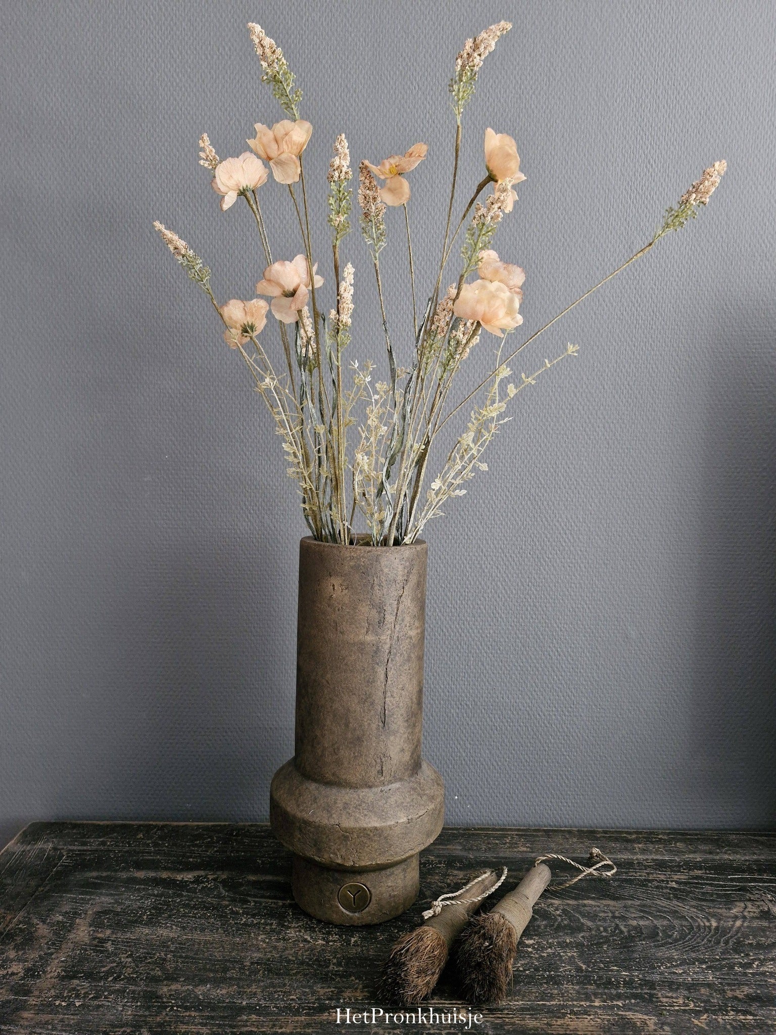Tak wilde bloemen. Zalm kleur