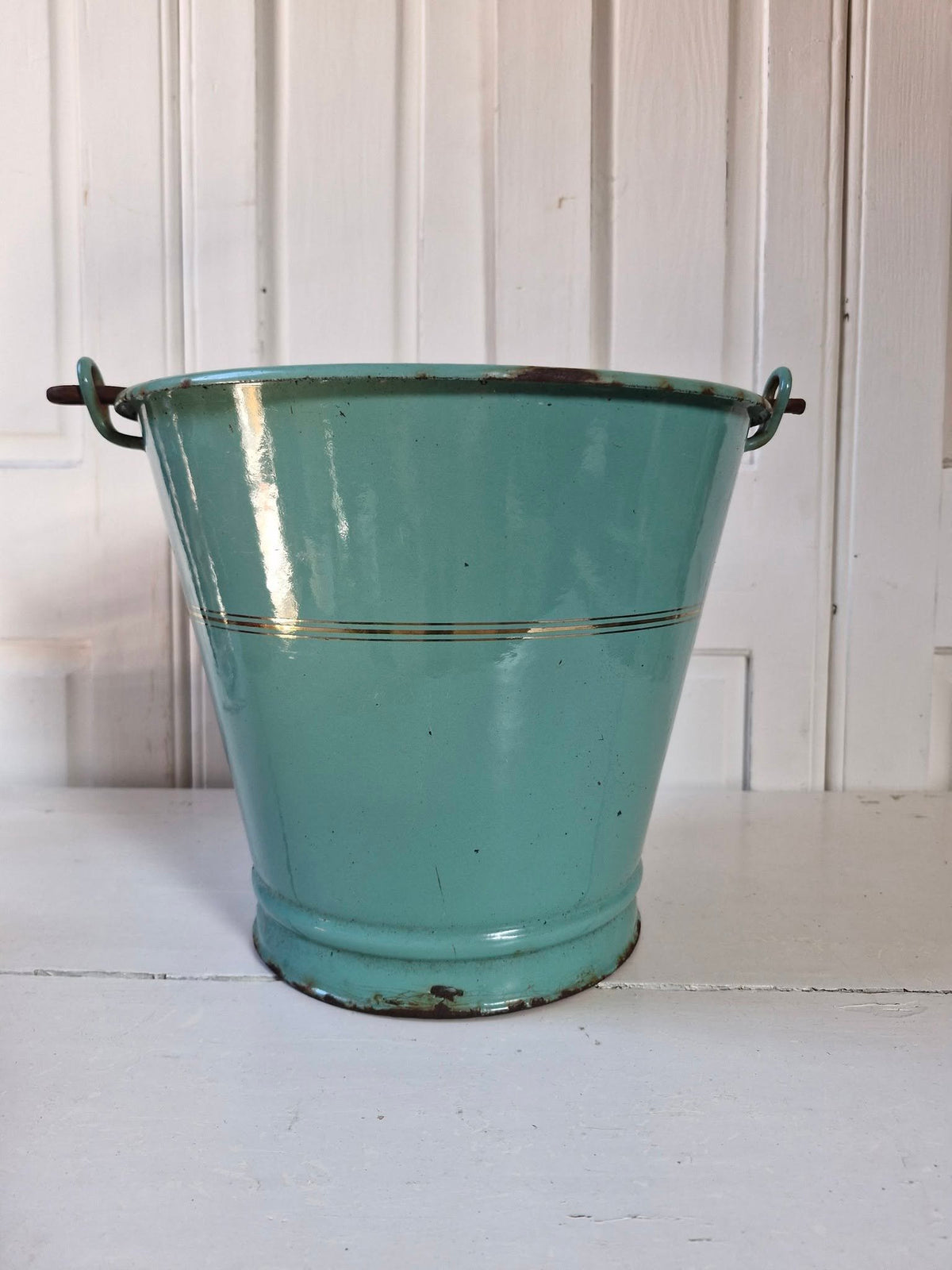 Turquoise emaille groenten emmer