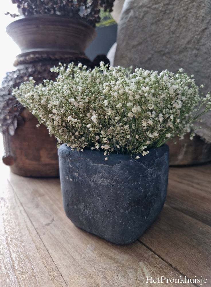 Vierkante aardewerk pot