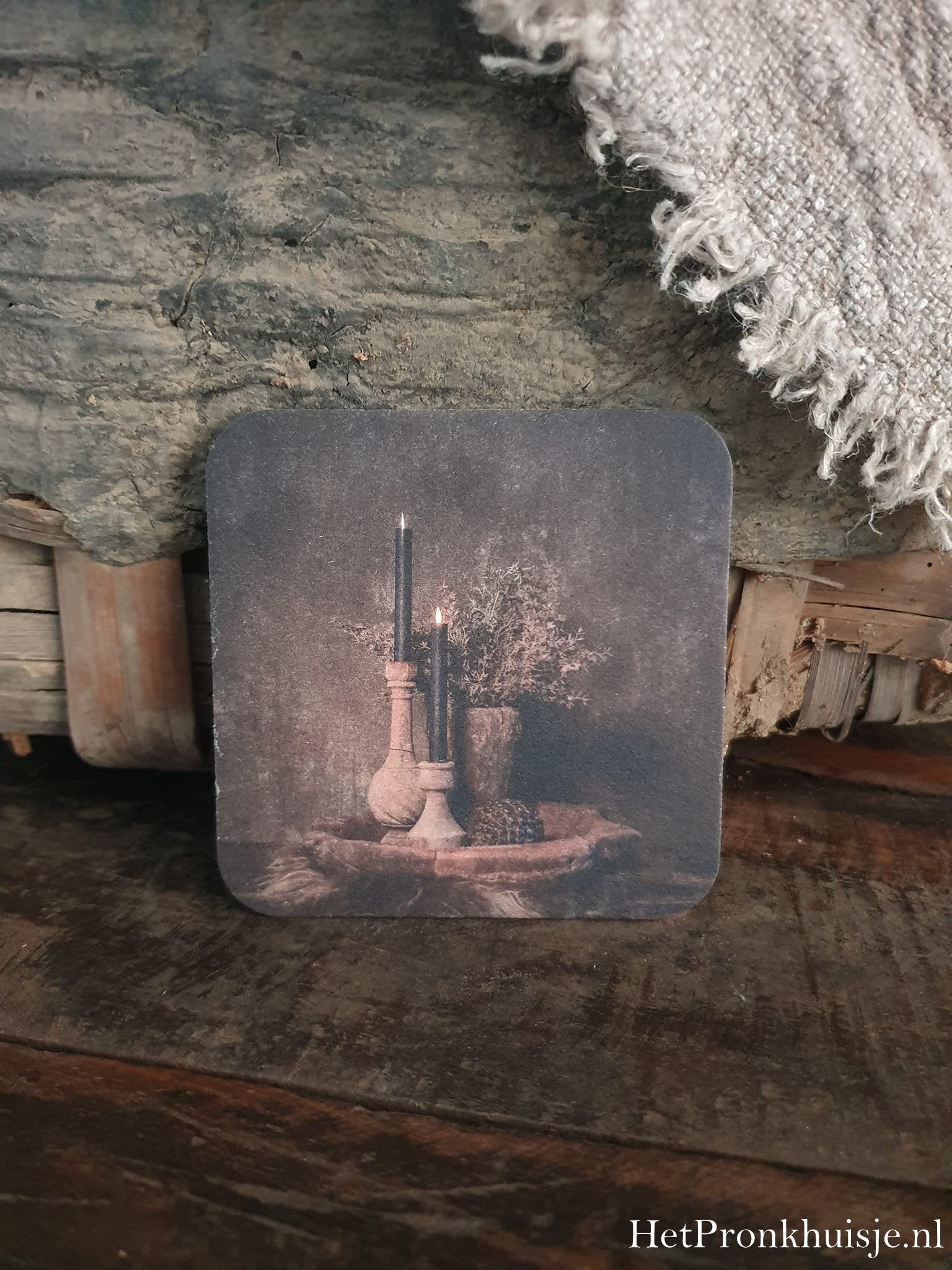 Viltje. Schaal met decoratie