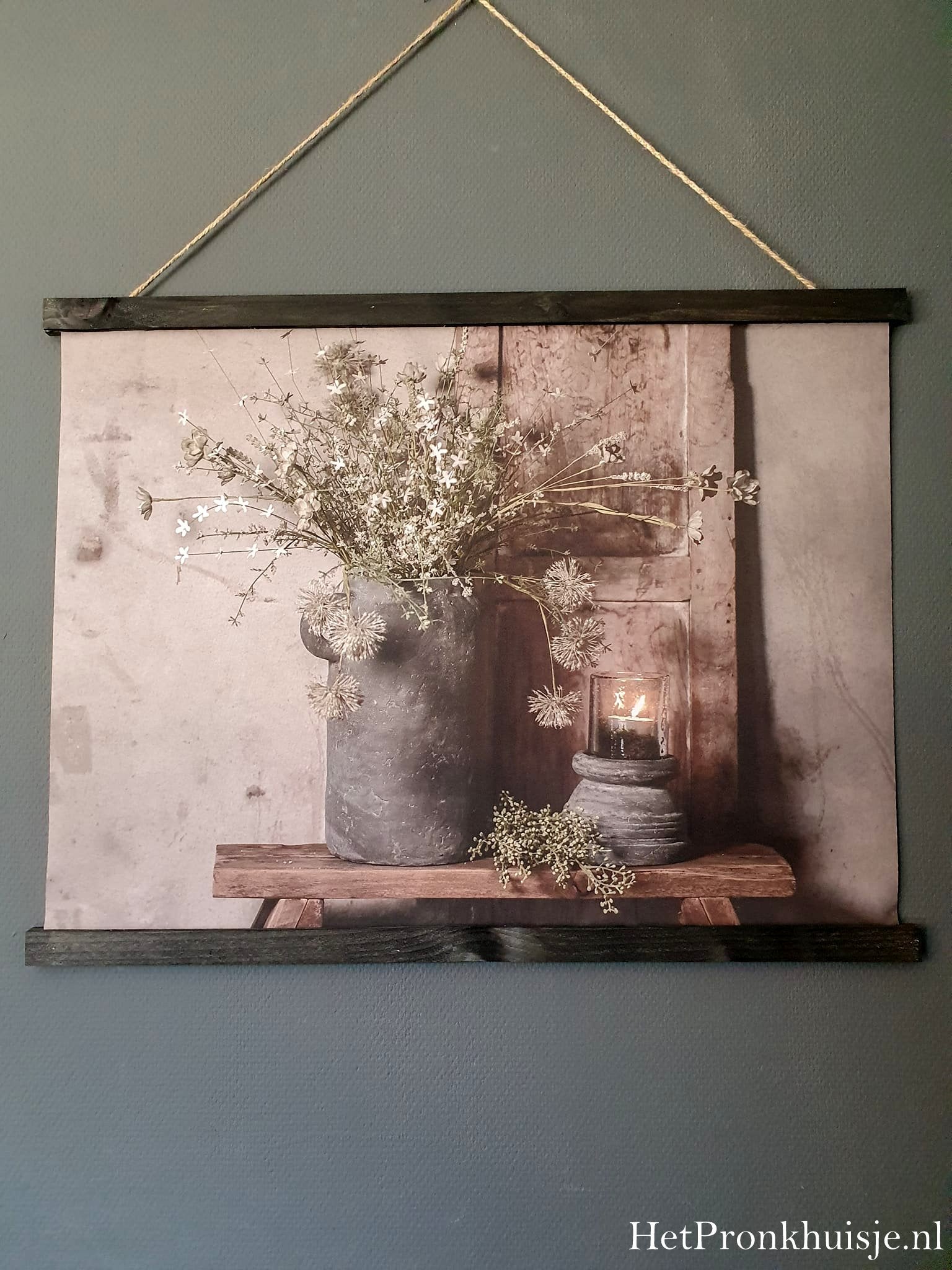 Wanddoek. Kruk met decoratie. 80x60