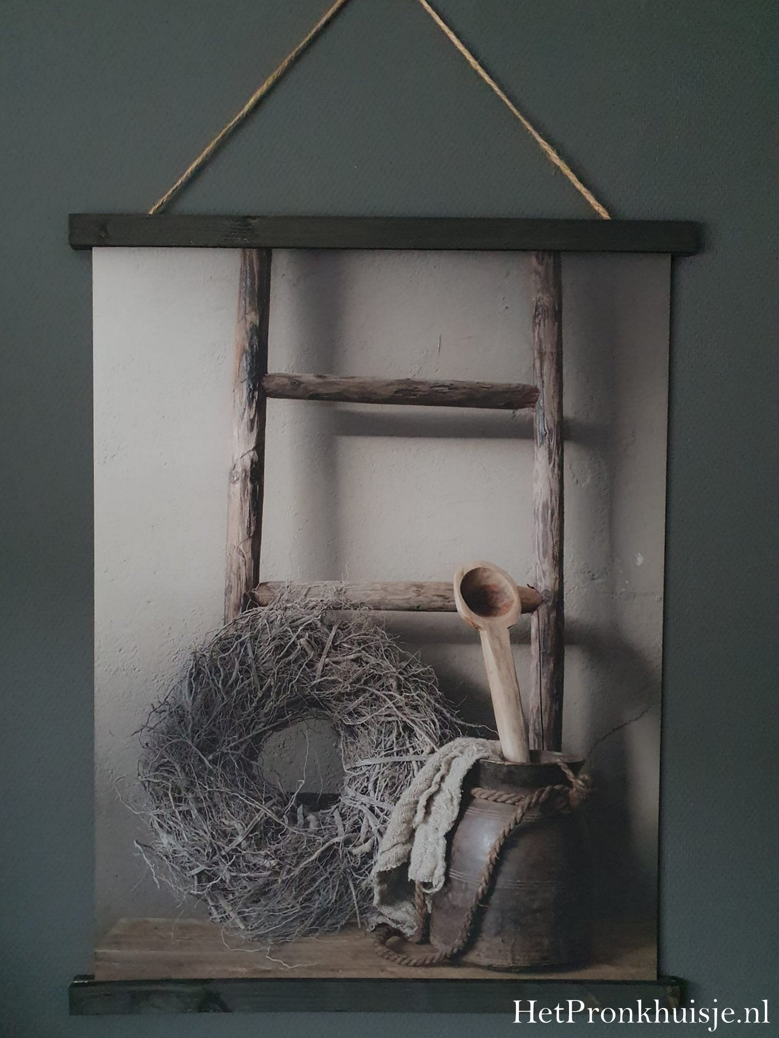 Wanddoek. Ladder met krans.