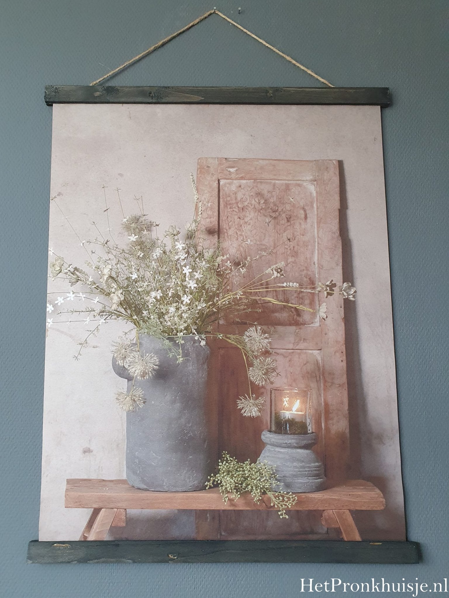 Wanddoek. Luik met bos bloemen.
