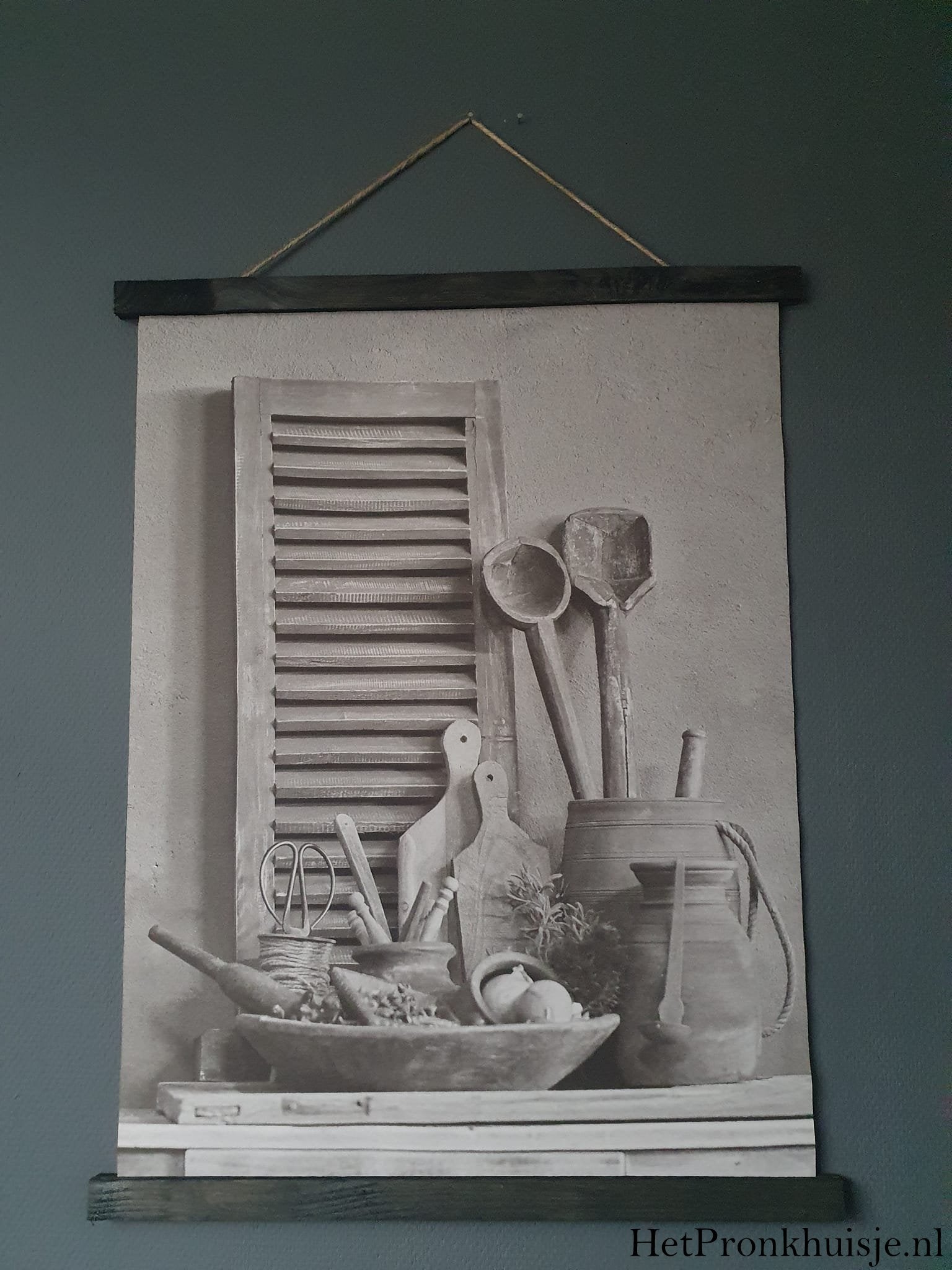 Wanddoek. Luik met Nepalese potten