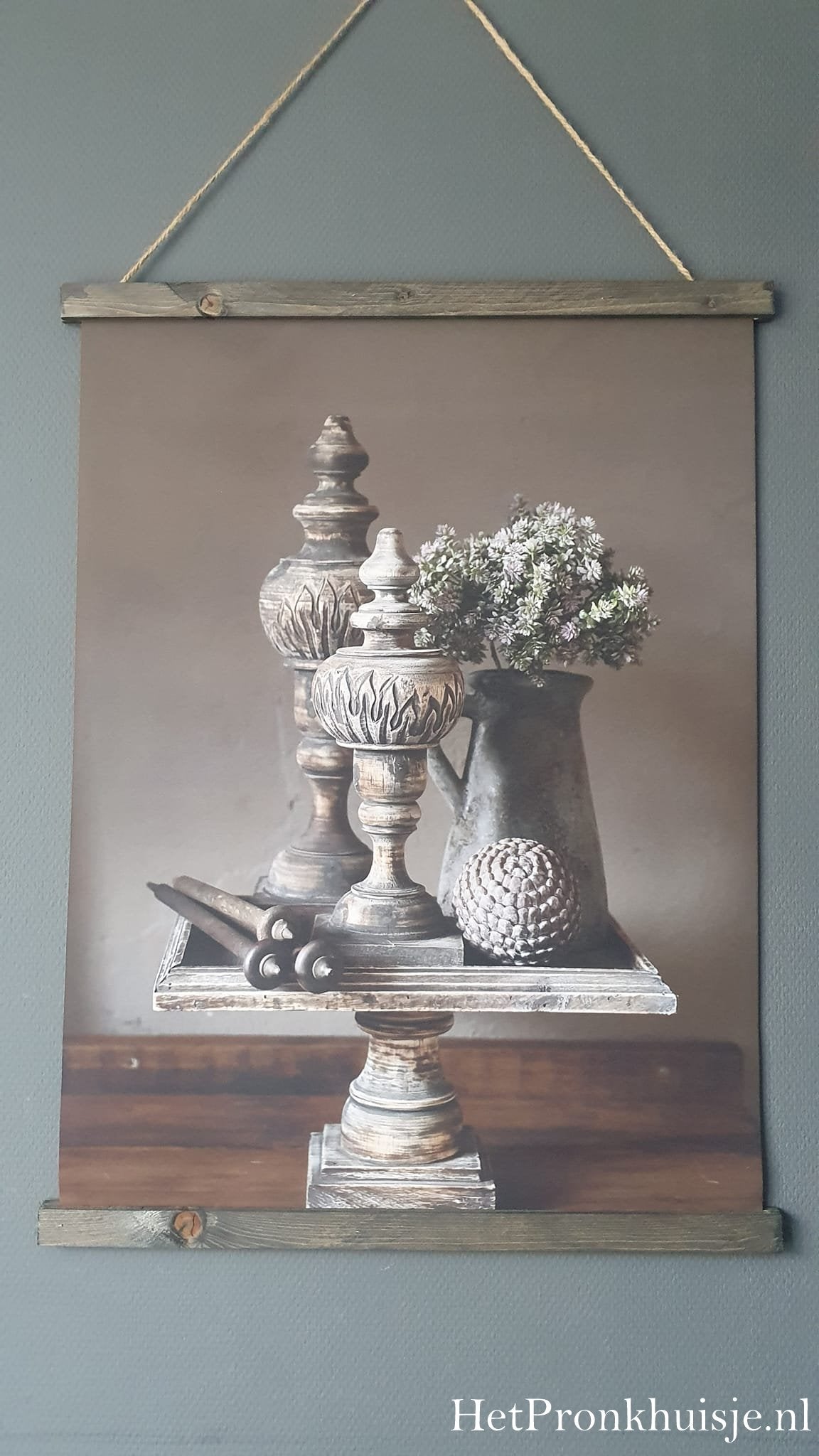 Wanddoek. Plateau met decoratie.