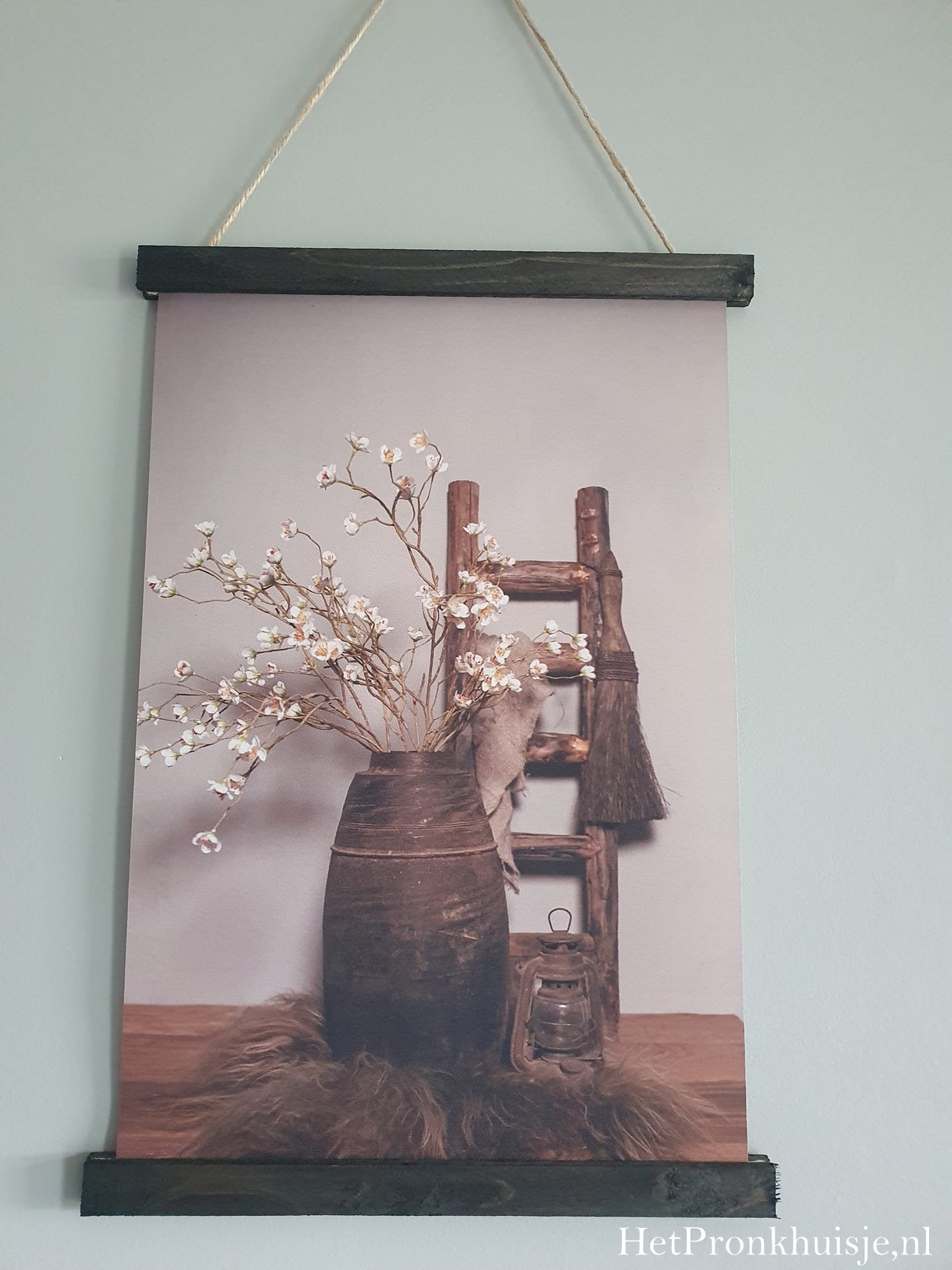 Wanddoek. Pot met witte bloemen