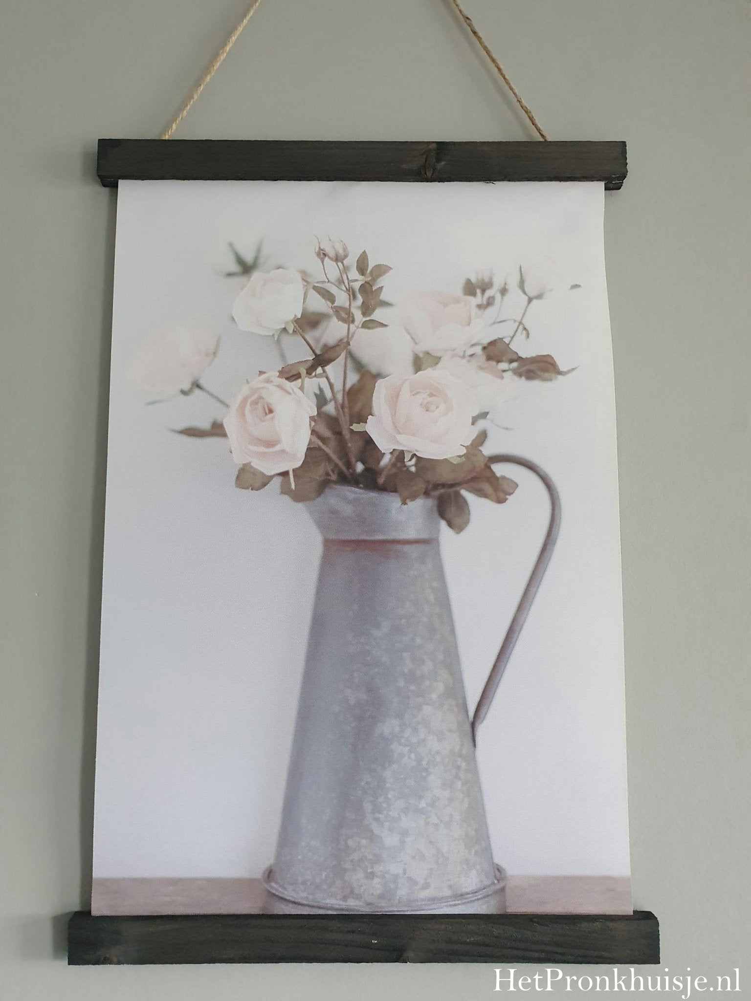 Wanddoek. Rozen in zinken kan