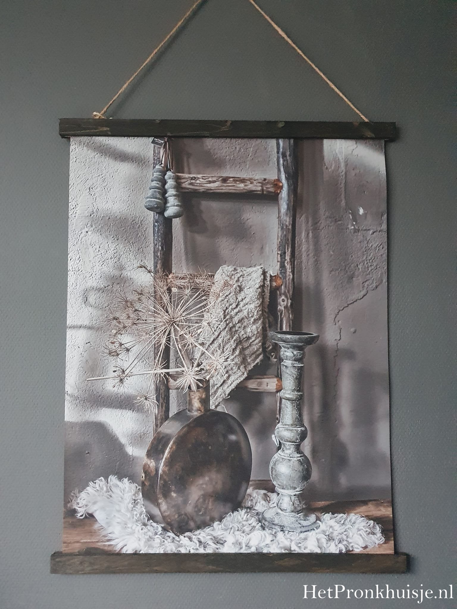 Wanddoek. Vachtje met vaas