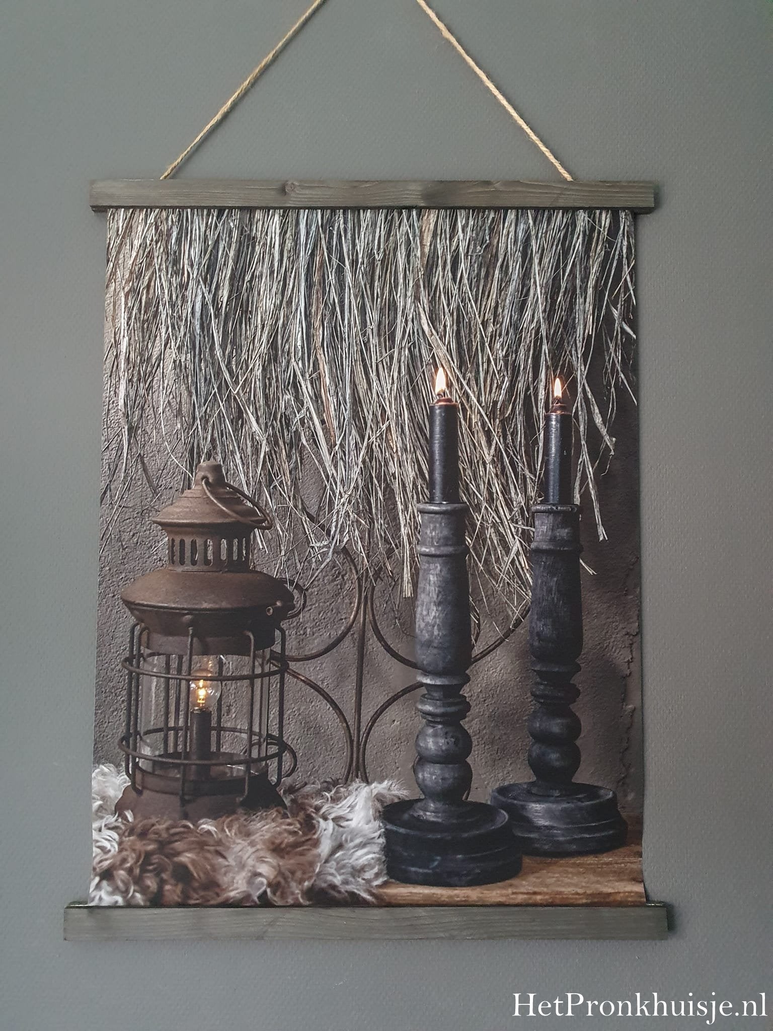 Wanddoek. Wandhanger met kandelaar.