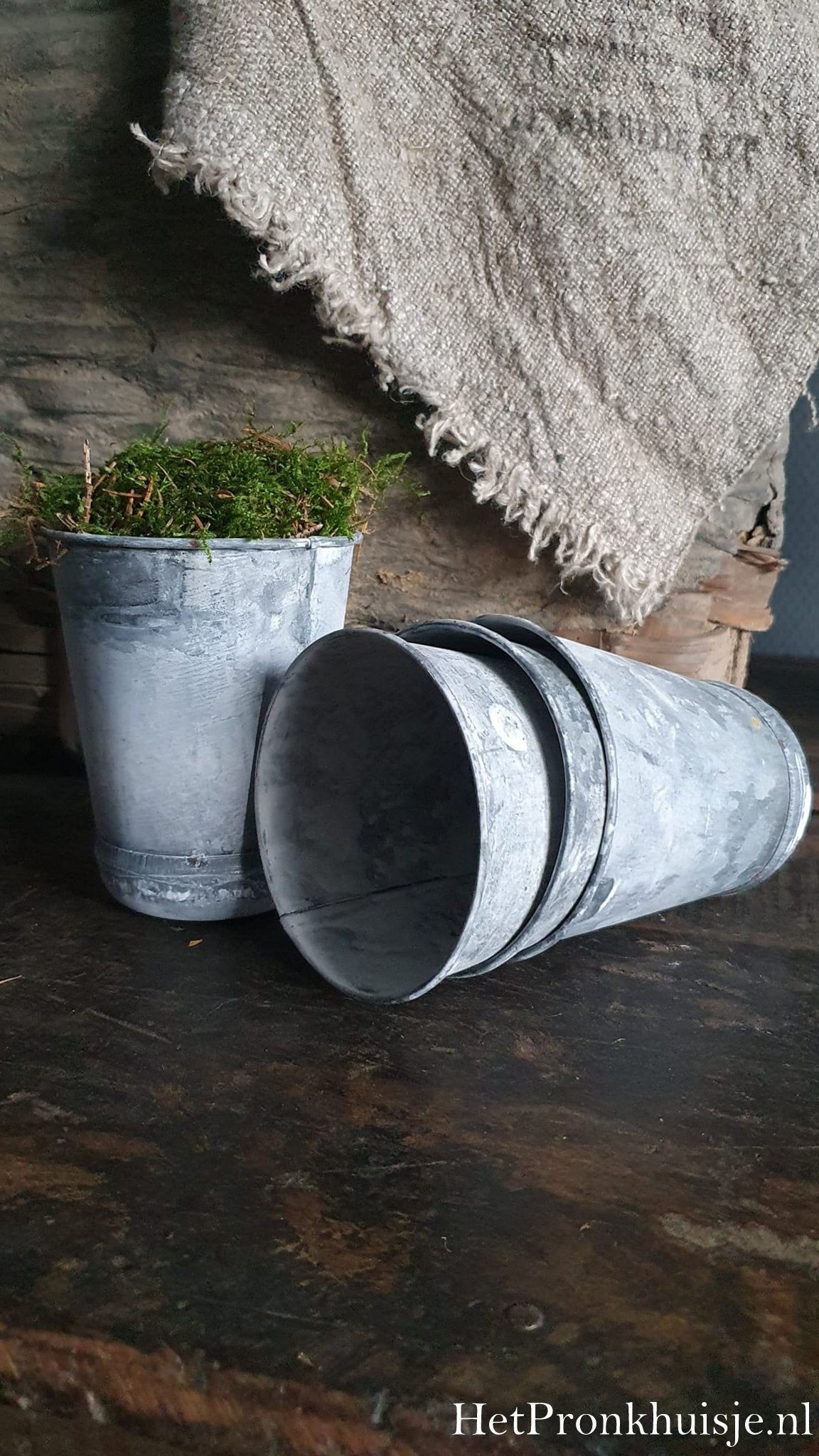 Zinken harspotjes.