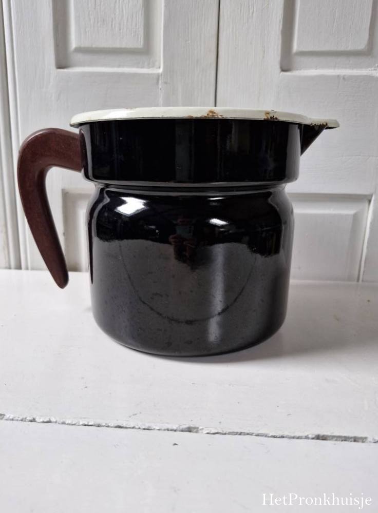 Zwart emaille melkkoker